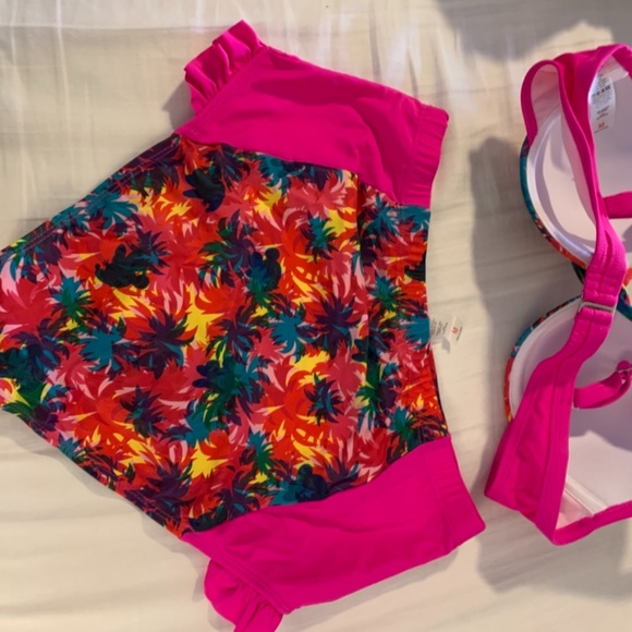 Brand new, never worn! Size Medium - Floral/pink - Picture 2 of 3